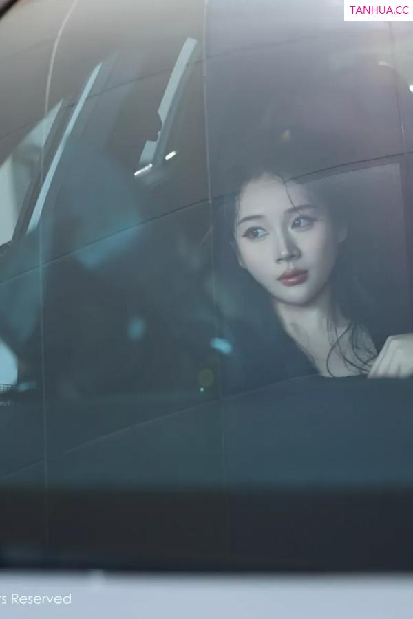   [XiuRen]高清写真图 2025.08.01 No.10612 南乔 魅惑黑丝第12张图片
